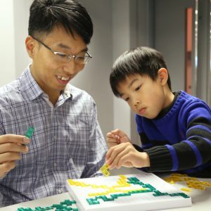 IT爸爸教6歲兒子網上自學寫程式